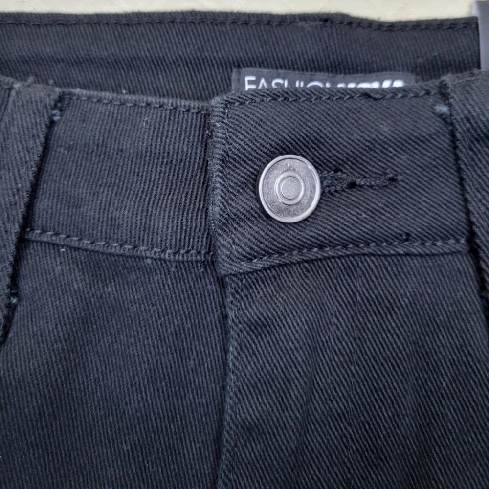 Fashion Nova black ripped distressed cutoff denim jean‎ shorts size 1
